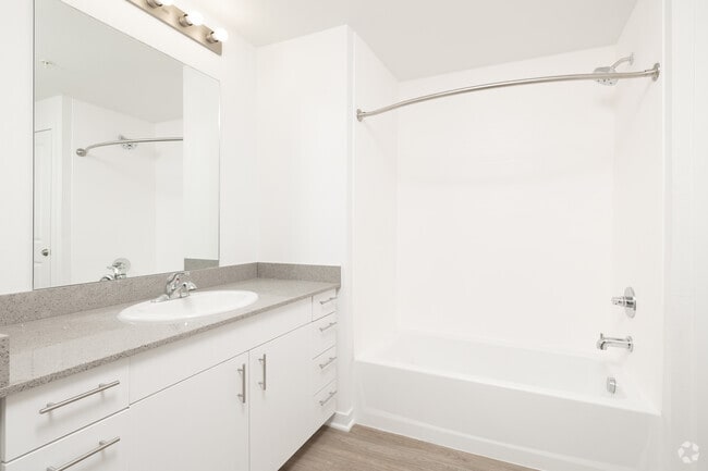 2BR, 1BA - 575SF - Bathroom