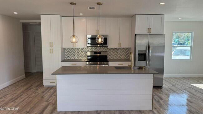 Photo - 212 N Cove Blvd