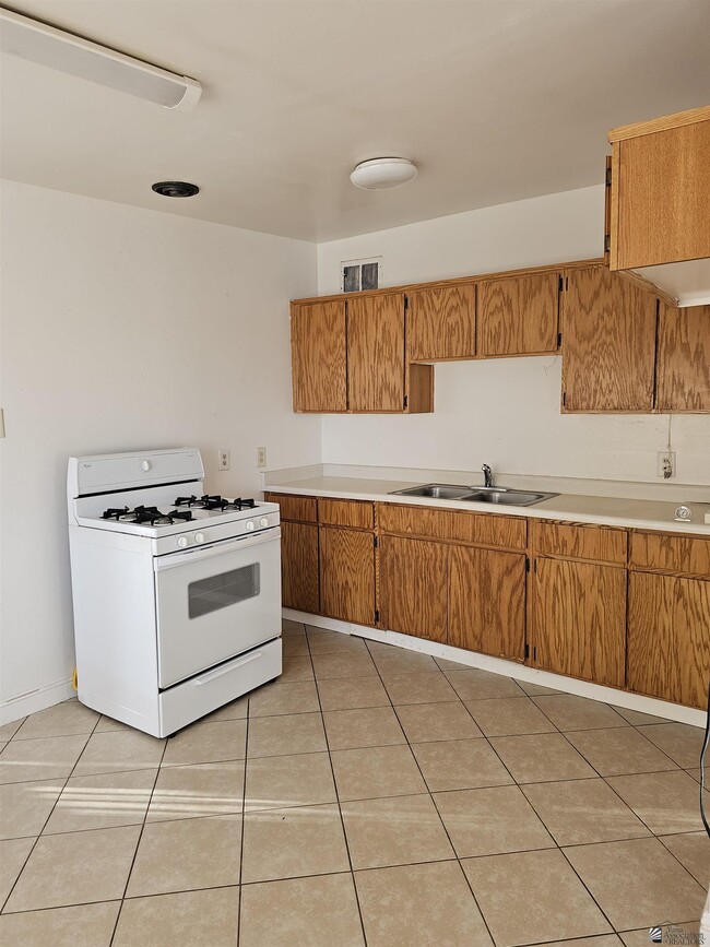 Photo - 1282 W 17th St