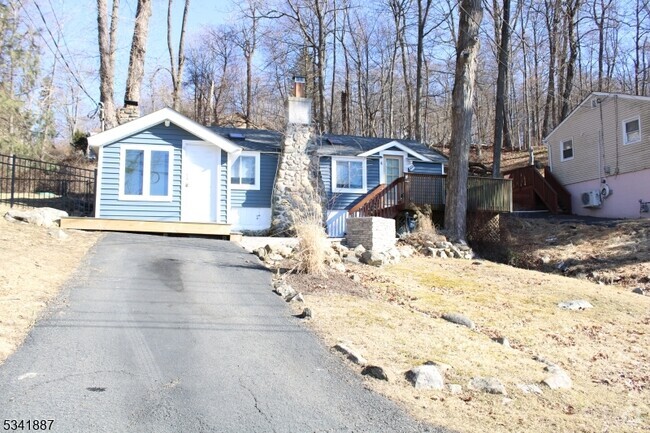 Building Photo - 4 Log Cabin Terrace Rental