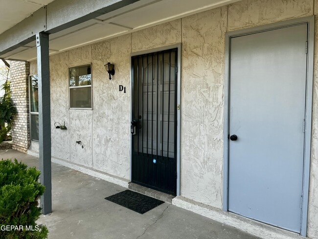 Building Photo - 6700 Escondido Dr Unit D1