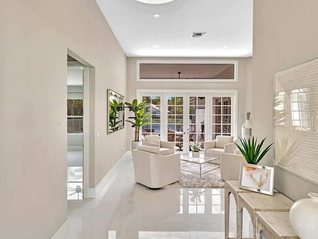 Photo - 2788 Hampton Cir W