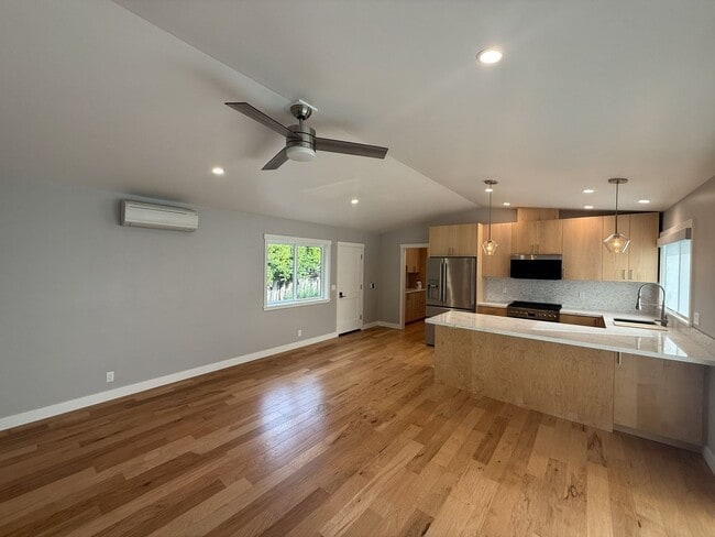 Photo - 1665 Laurel Ave