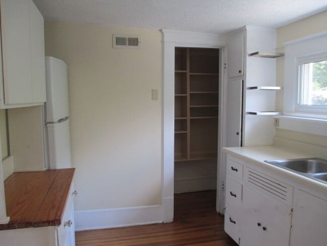 Photo - Wonderful 2br 1ba Condo in Five Points! Av...