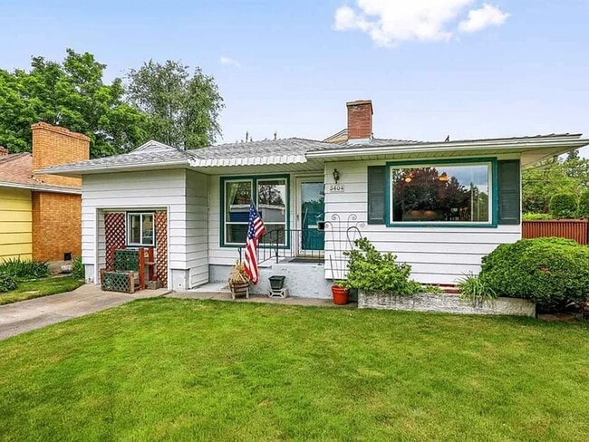 Building Photo - Available in Shadle 3 bedroom with large 2...