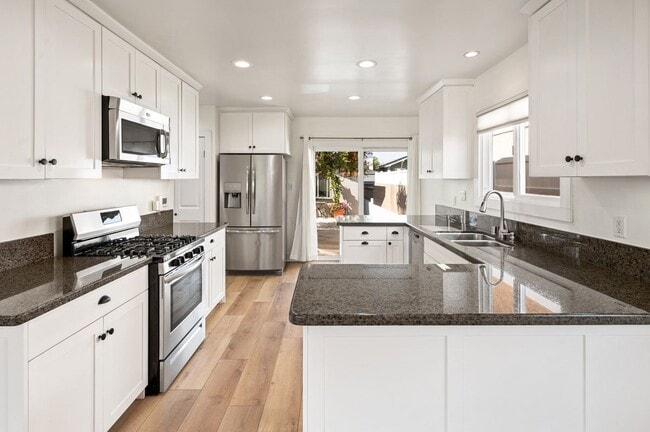 Photo - 413 N Paulina Ave