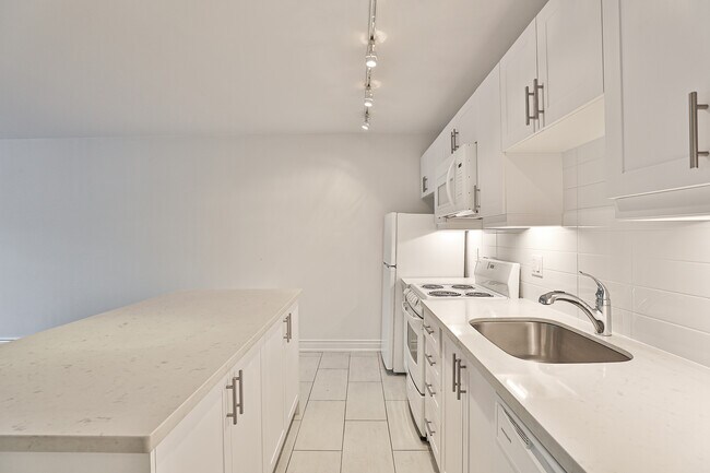Photo - 494 Avenue Rd Unit 1 Bed - Open Concept