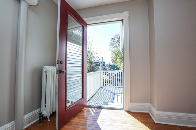 Photo - 739 University Ave