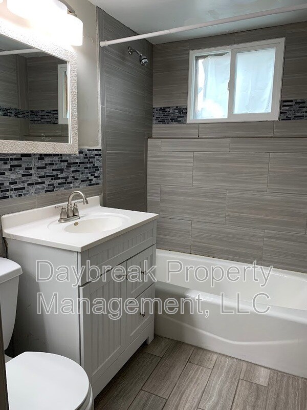 Photo - 1201-11 1/2 11 1/2 St N