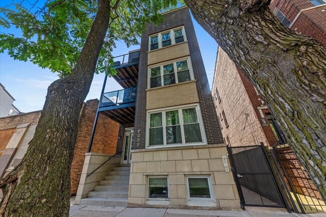 Building Photo - 2052 N Campbell Ave Unit 1W