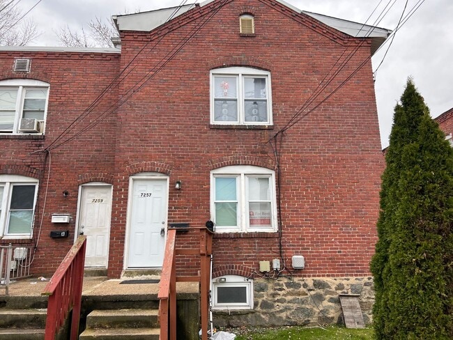 Building Photo - 7257 Holabird Ave Unit 1 Rental