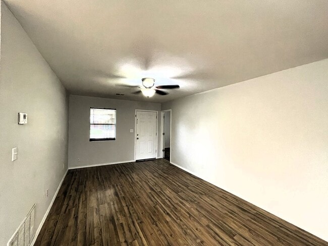 Photo - 7400 S Drexel Pl