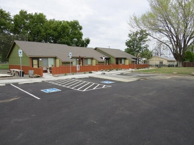 Photo - 141 W Broadway Ave