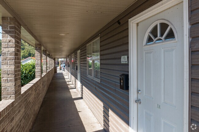 Photo - Iron Street