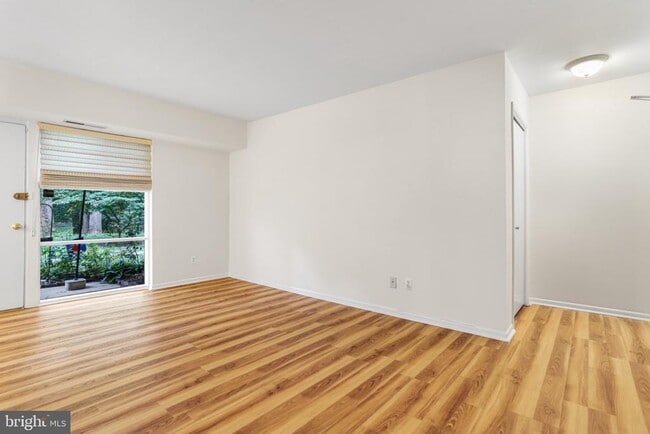 Photo - 4917 Americana Dr Unit T6