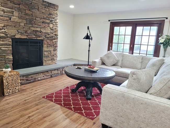 Photo - 2017 Woodford Rd Unidad SI ID1473420P