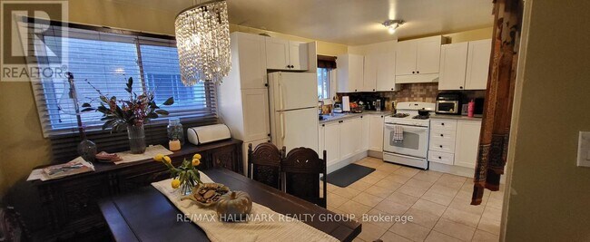 Photo - 605 Donald St