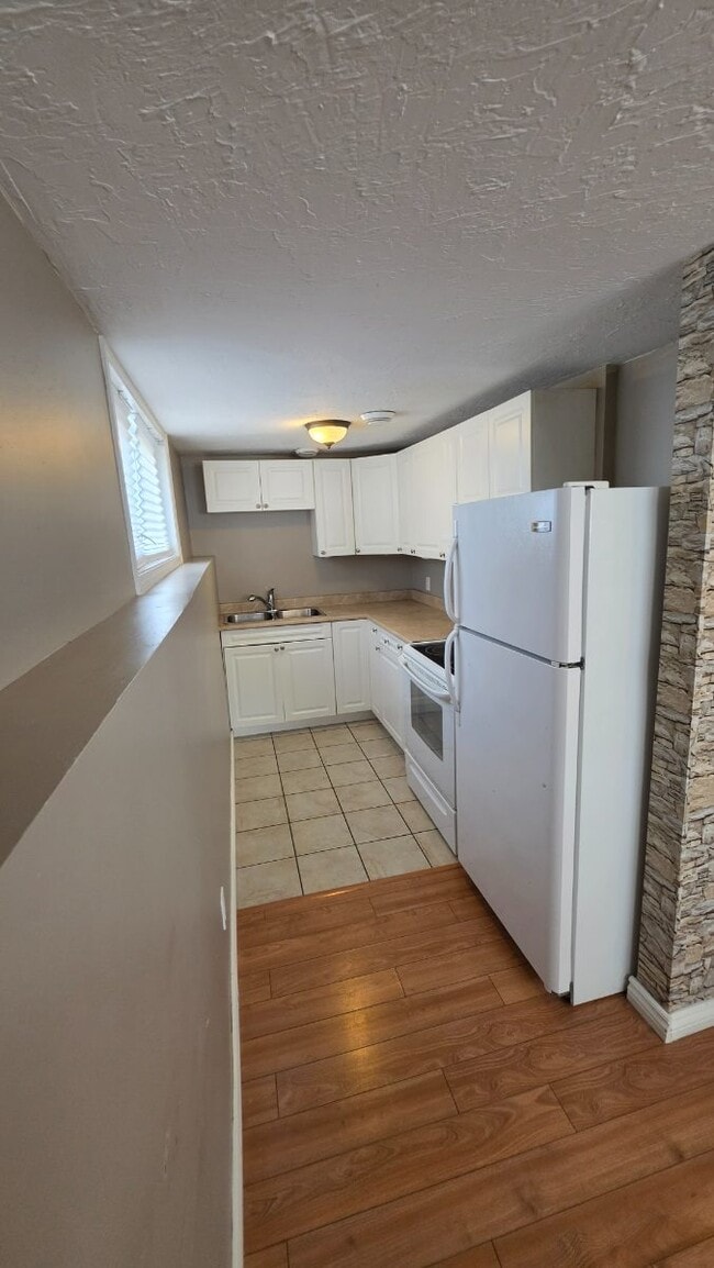 Building Photo - 17 Cedar St Unit 2