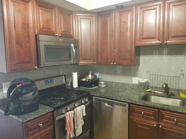 Building Photo - 1265 W Columbia Ave Unit 2