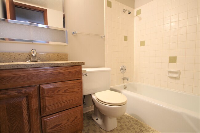 Photo - ALANSCO 1016 N 47 Ave