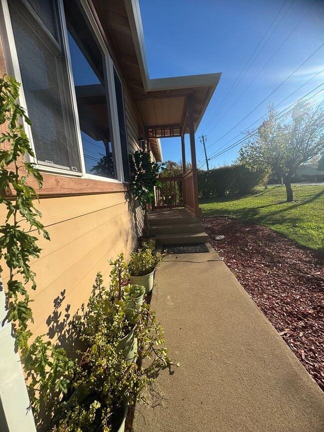 Photo - 3/2 Huge Yard and Garage