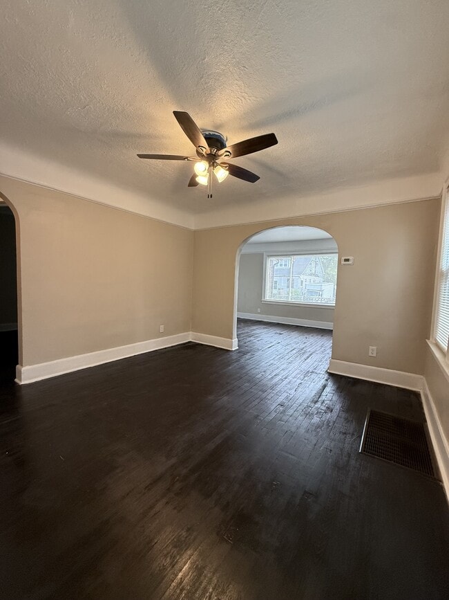 Photo - 5741 Lakewood St