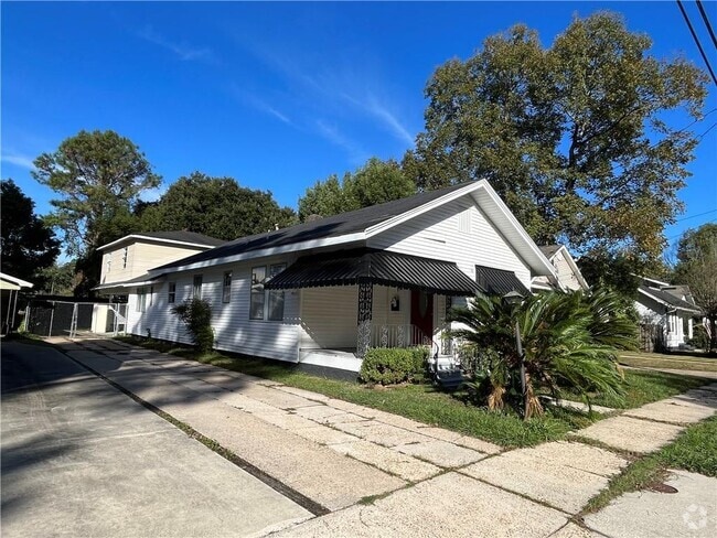 Building Photo - 211 Hazel St Rental