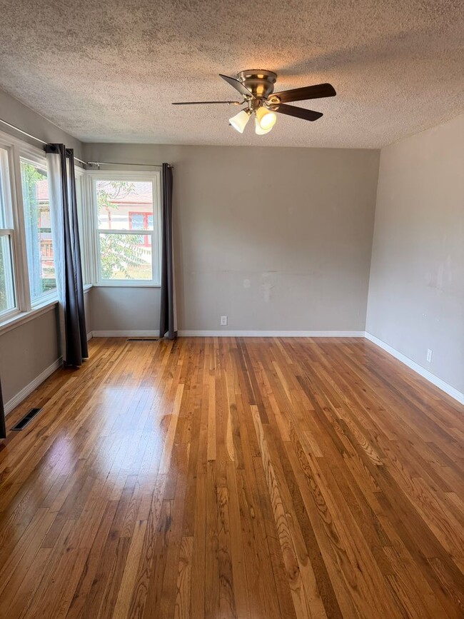 Photo - 4BED Near CMU Campus!!!!!!