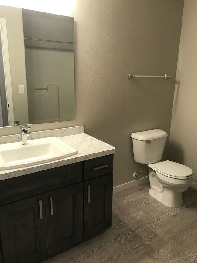 Photo - 2716 11th St W