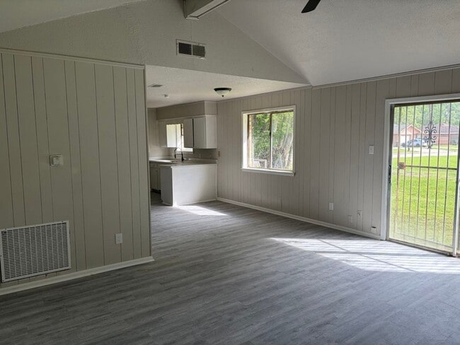 Photo - 5890 Helbig Rd