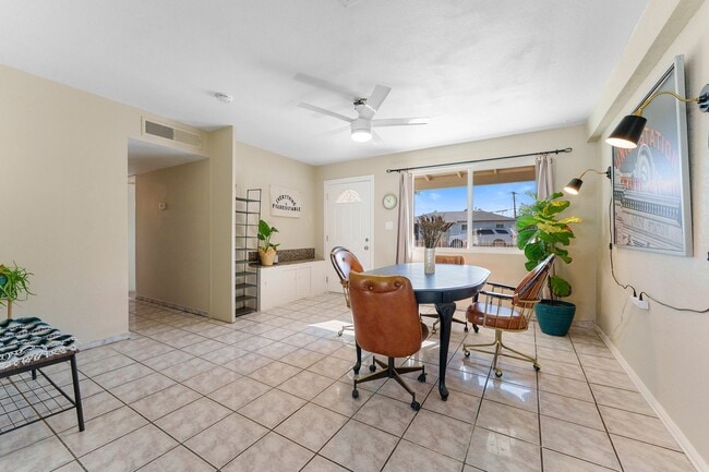 Photo - 2614 W Greenway Rd Unidad House