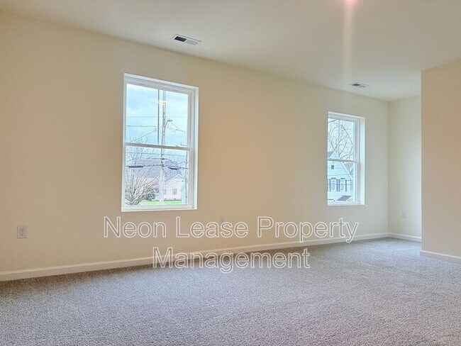 Photo - 400 N Walnut St