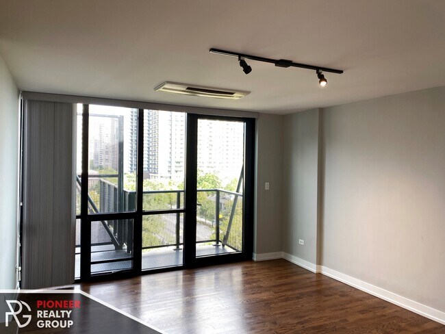 Photo - 5940 N Sheridan Rd Unit 402