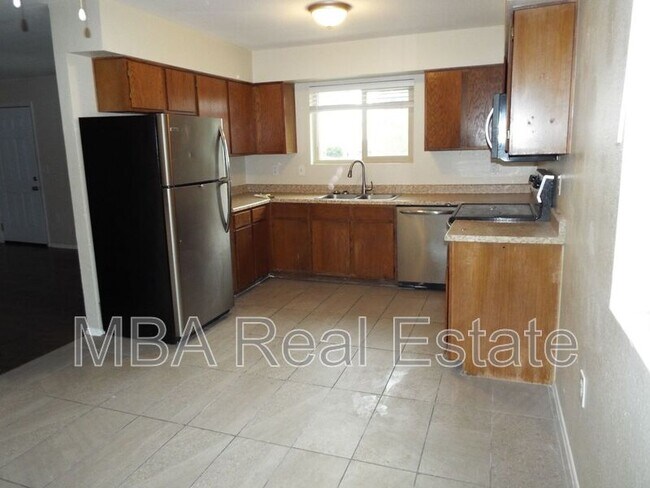 Photo - 3150 E Cicero St