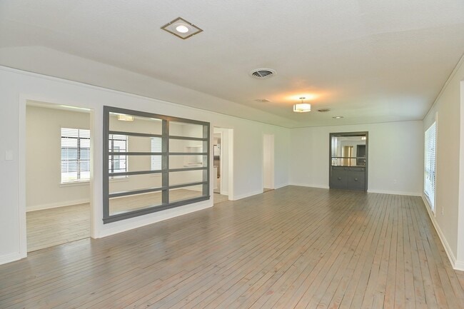 Building Photo - 3742 Charleston St