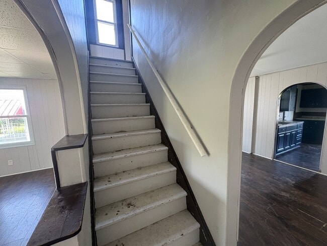 Photo - 920 Vankirk St