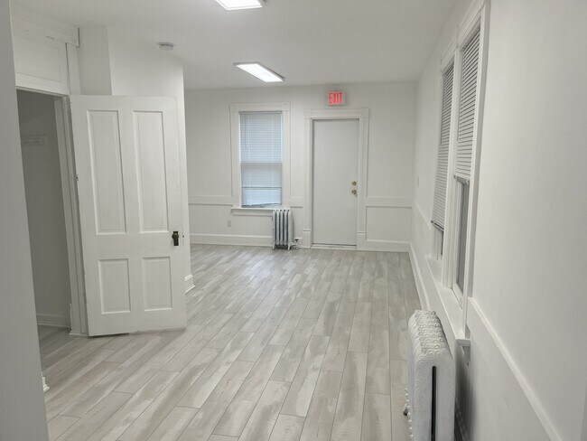 Photo - 1830 Parmenter St