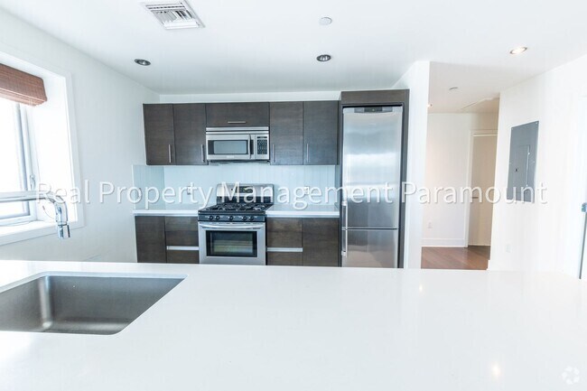 Building Photo - 1700 Sawtelle Blvd Unit Apt 213