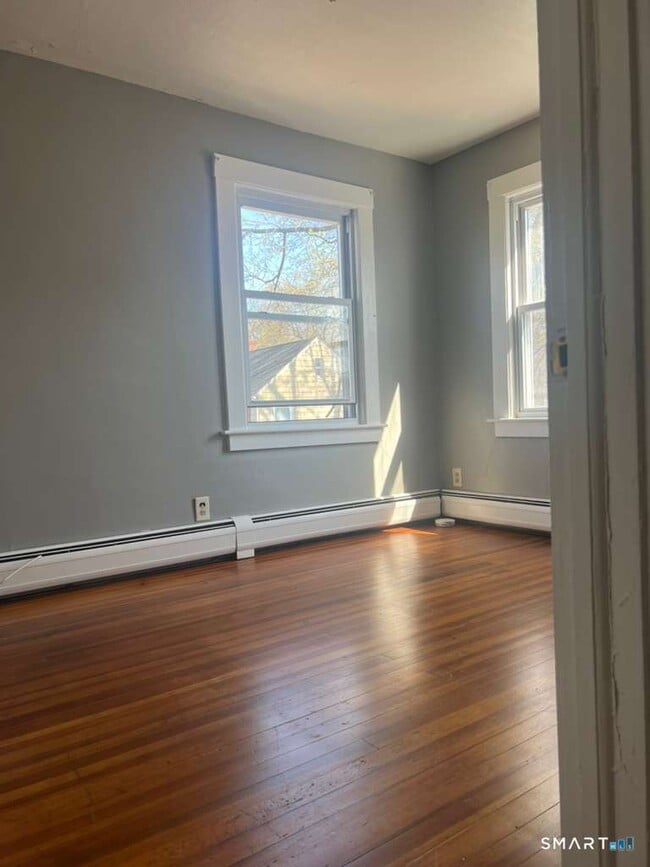 Photo - 10 Bank St Unit 10