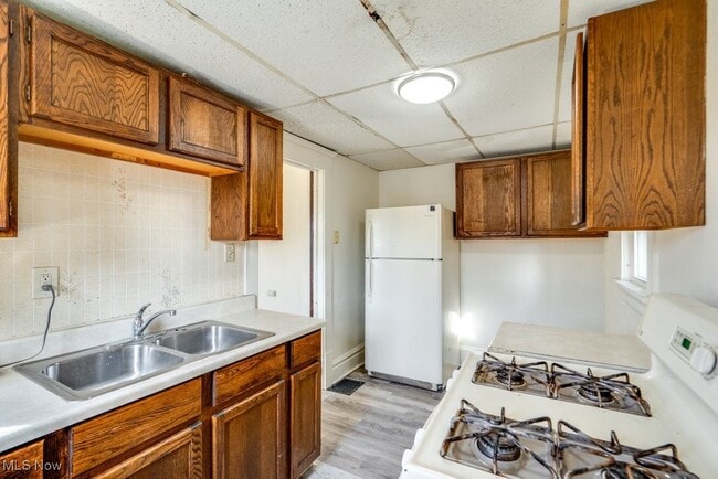 Photo - 485 Allyn St