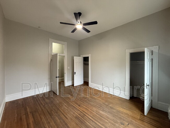 Building Photo - 922 Floyd St Unit Apartment 2