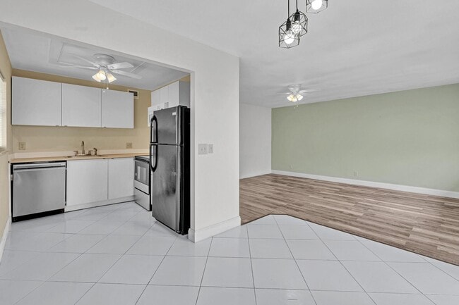 Photo - 365 Flanders Dr Unit H