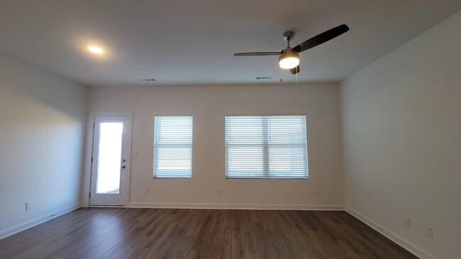 Photo - One fee month with 18-month lease!!! "Charming 3-Bed Oasis with Granite Elegance on Discovery Poi...
