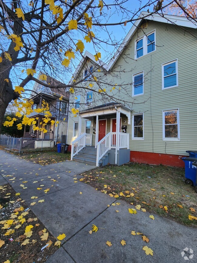 Building Photo - 166 Spring St Unit 2R Rental