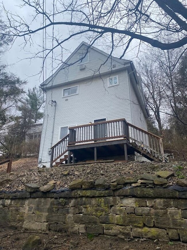 Building Photo - 150 Wellen Ave Unit 150 B