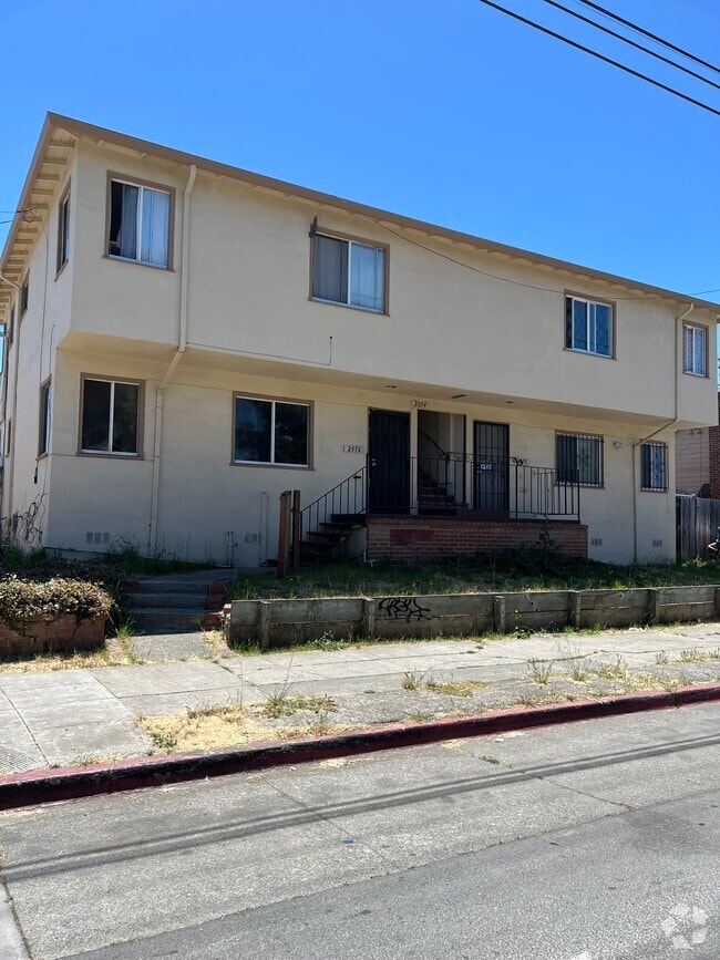 Building Photo - 2576 35th Ave Unit 2576 Rental