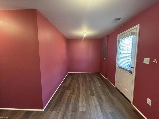 Photo - 2027 Petersen Way