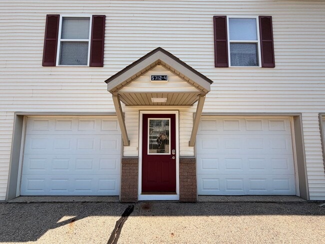 Building Photo - 5712 E Town Dr Unit 5712 East Town Drive