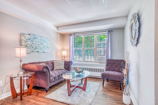 Photo - Huntwood Courts