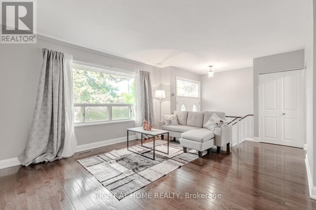 Photo - 12 Murellen Crescent
